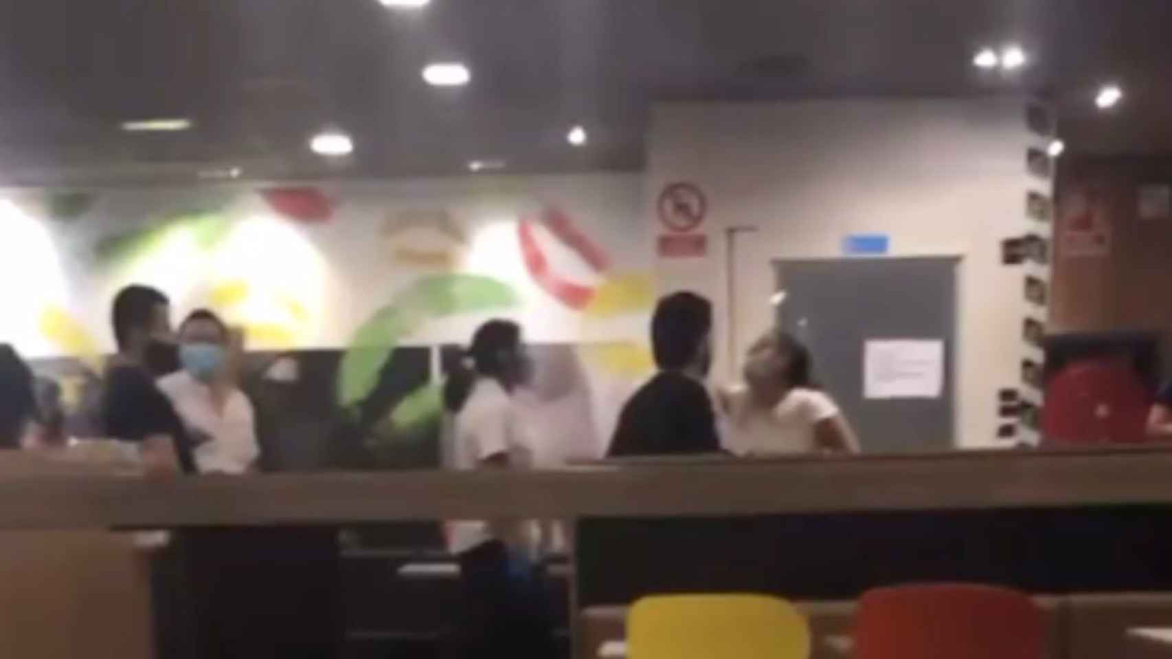 Pelea en un McDonald's de Barcelona / BARCELONA CREATURES