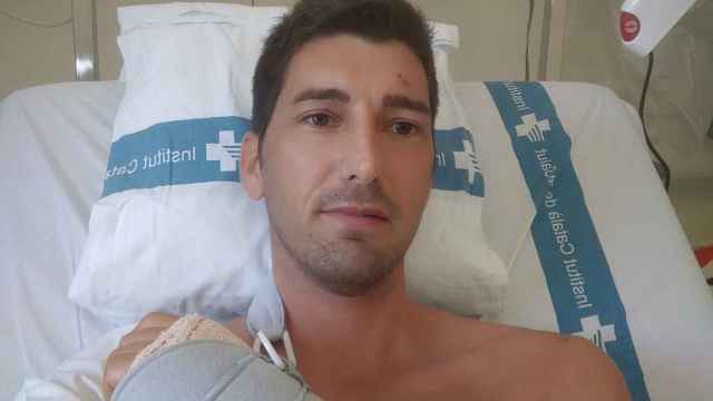 El infectólogo Oriol Mitjà critica la gestión de la pandemia desde la cama de un hospital / Twitter