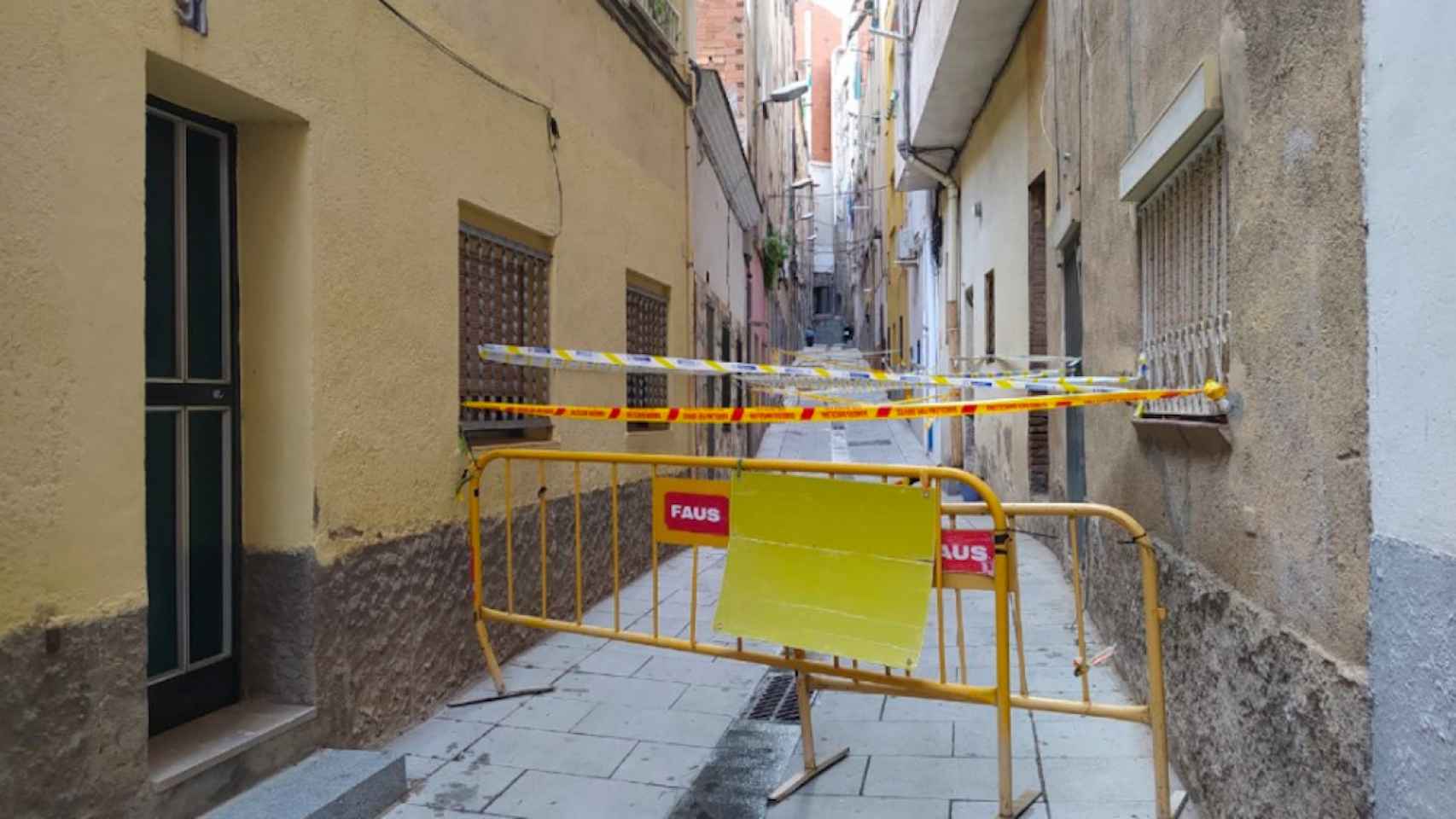 El edificio afectado es el del número 95 del pasaje de Sigüenza / BETEVÉ