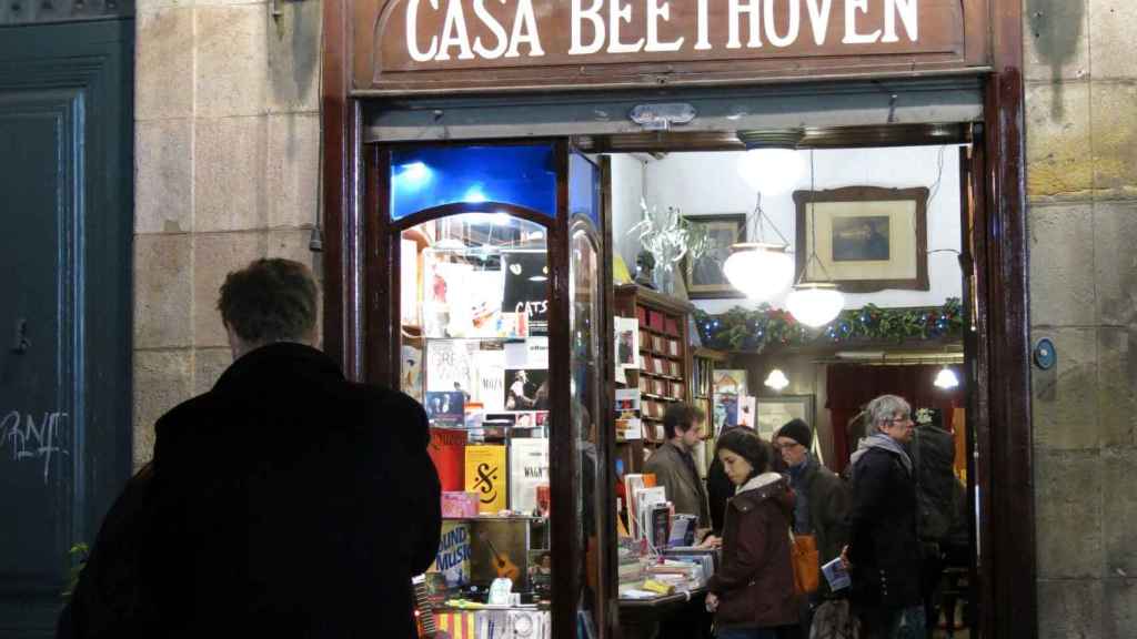 Clientes, en Casa Beethoven, en la Rambla / ARCHIVO - JORDI SUBIRANA