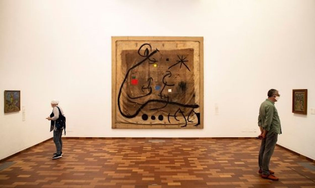 Dos visitantes en la Fundació Joan Miró / EFE