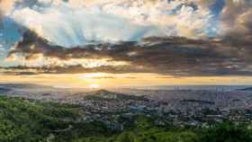 Vista panorámica de Barcelona desde el Observatori Fabra / ALFONS PUERTAS - @alfons_pc