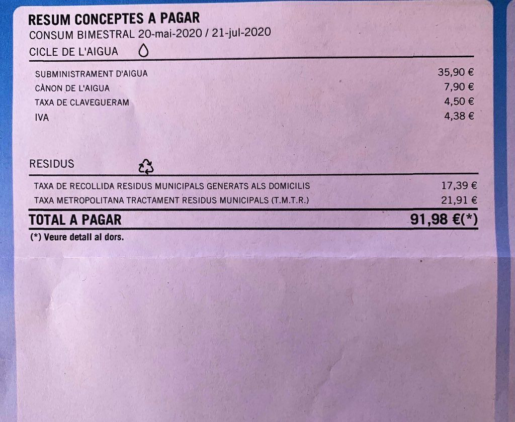 Factura de agua con un coste de la tasa de residuos municipal de 17,39 euros / TWITTER PARIS GRAU