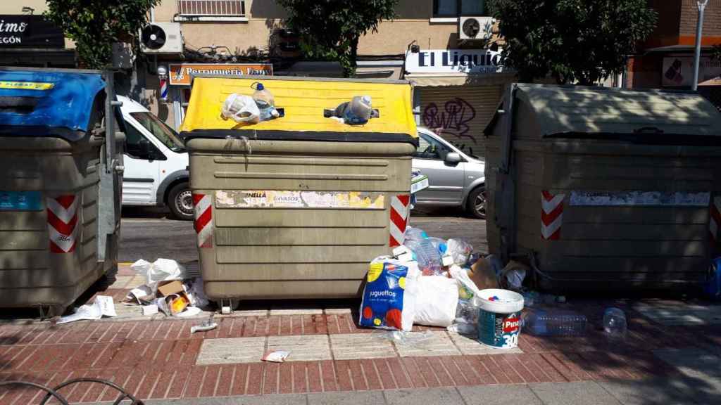 Contenedores en la plaza de Campfaso / RP