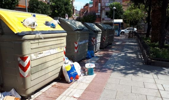 Residuos alrededor de los contenedores / RP