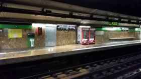 Inundaciones en un andén de la estación de Sants