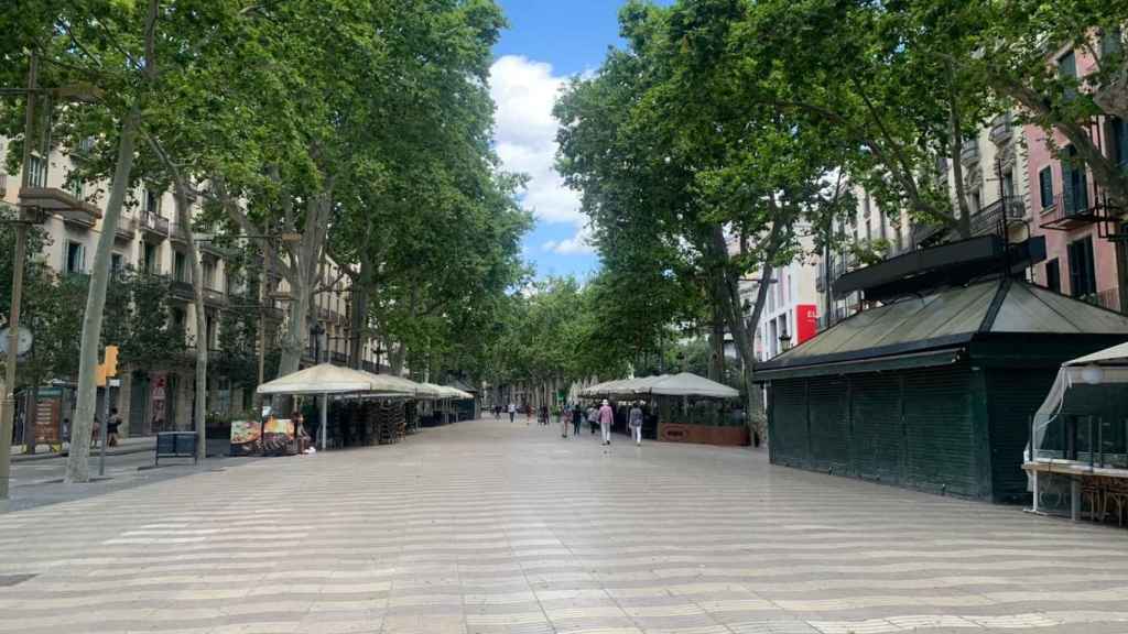 La Rambla de Barcelona, casi vacía durante el confinamiento del Covid-19 / V.M.