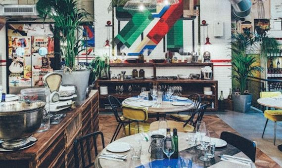 Interior del restaurante Ultramarinos de la Rambla, que continúa cerrado tras la pandemia / ULTRAMARINOS