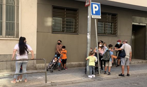 Padres preocupados en la vuelta al colegio de sus hijos / V.M.