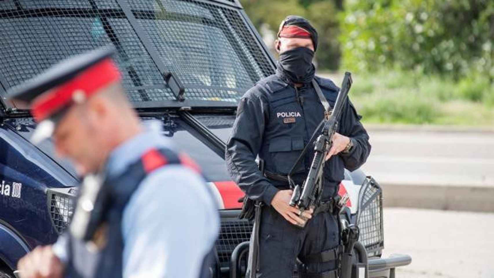 Agentes de los Mossos d'Esquadra en Badalona / EFE