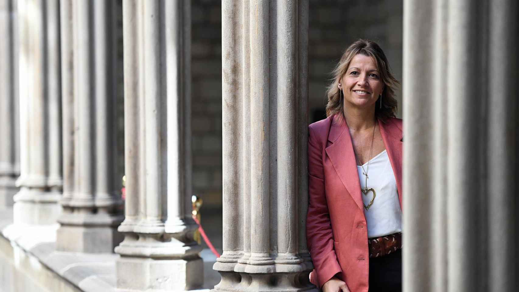 Eva Parera, en el Ayuntamiento, pedirá la retirada de la medalla a Heribert Barrera / XAVIER JUBIERRE