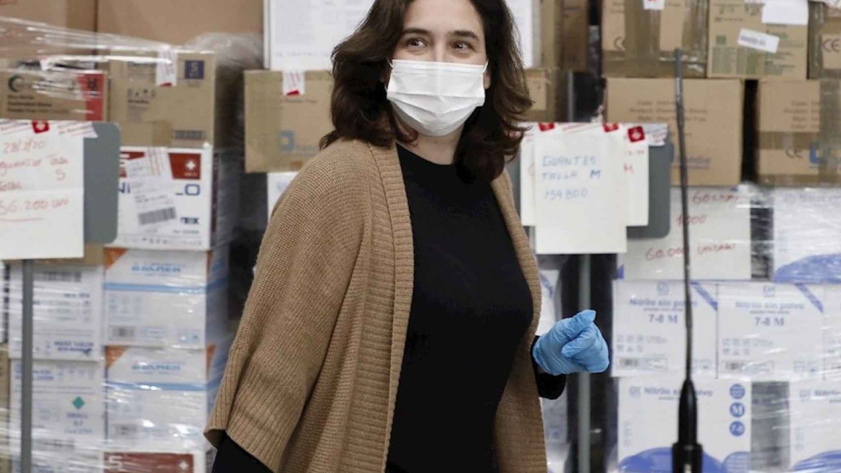 Colau con mascarilla, durante la pandemia / EFE - ANDREU DALMAU