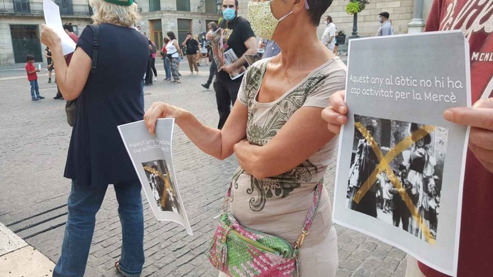 Protesta de los vecinos del Gòtic en la plaza de Sant Jaume / BETEVÉ