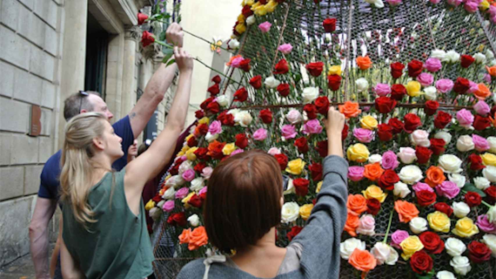 La Rambla de Barcelona mantiene su fiesta mayor