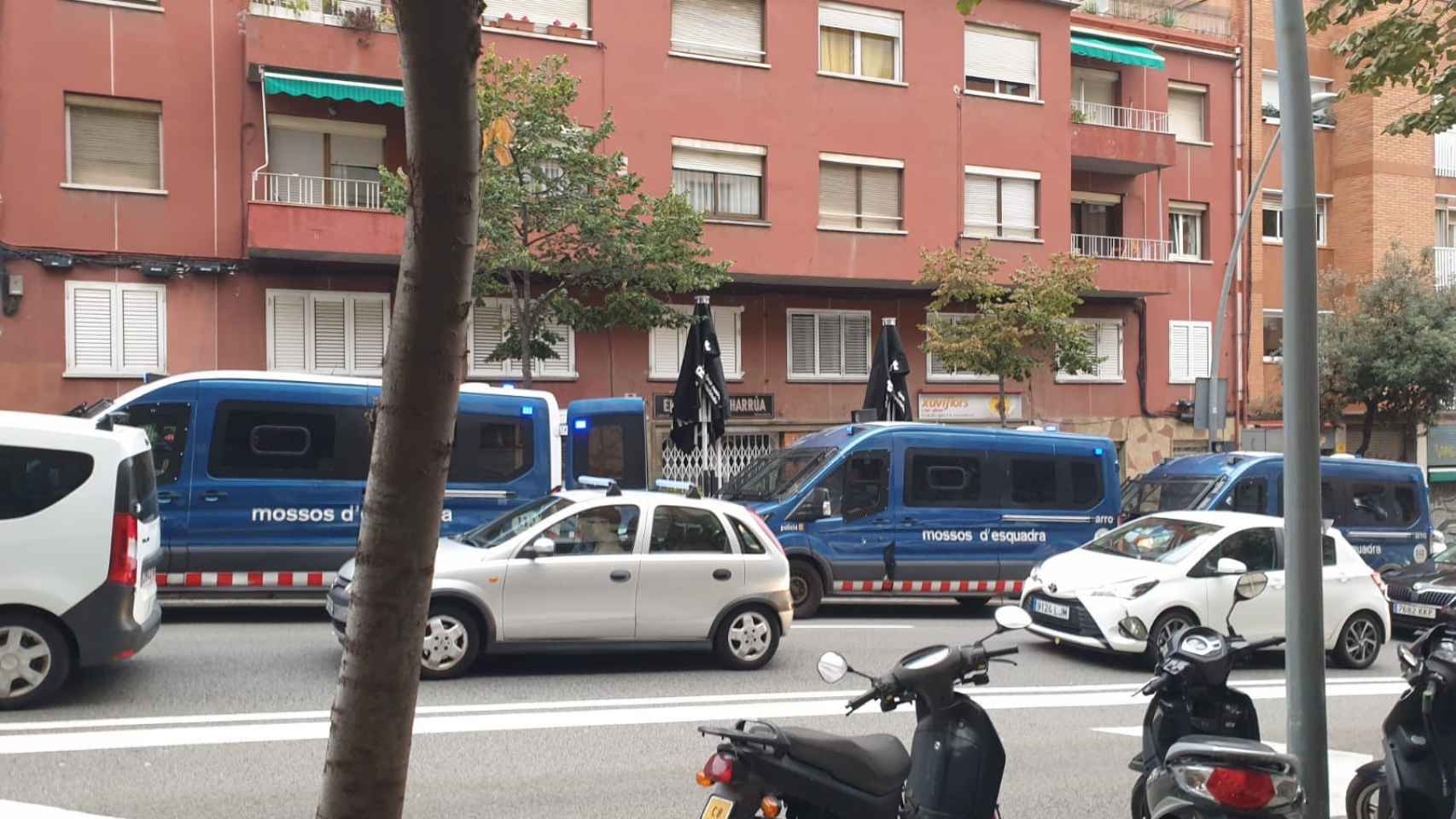 Los Mossos d'Esquadra han desalojado a los okupas de un edificio del Guinardó / MA