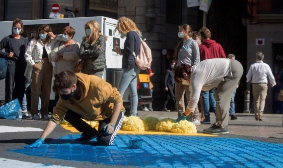 Aspecto de las Ramblas durante la 58ª edición de la Fiesta del Roser / EFE