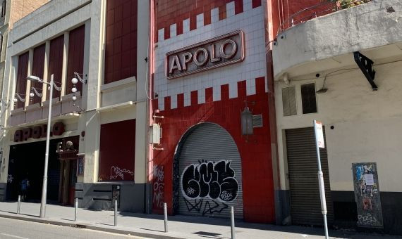 Fachada de la sala Apolo de Barcelona desde la calle Nou de la Rambla del Poble-sec / V.M.