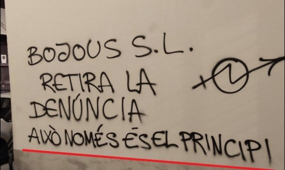 Pintada amenazante contra la empresa familiar de O.F / CEDIDA