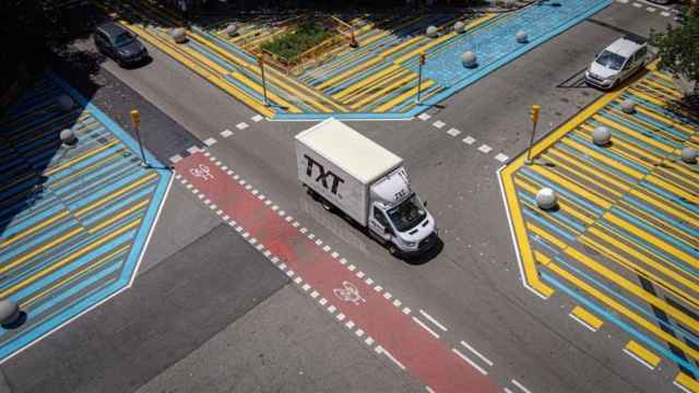 Movilidad táctica en la confluencia entre las calles Rocafort y Consell de Cent / AJUNTAMENT DE BARCELONA