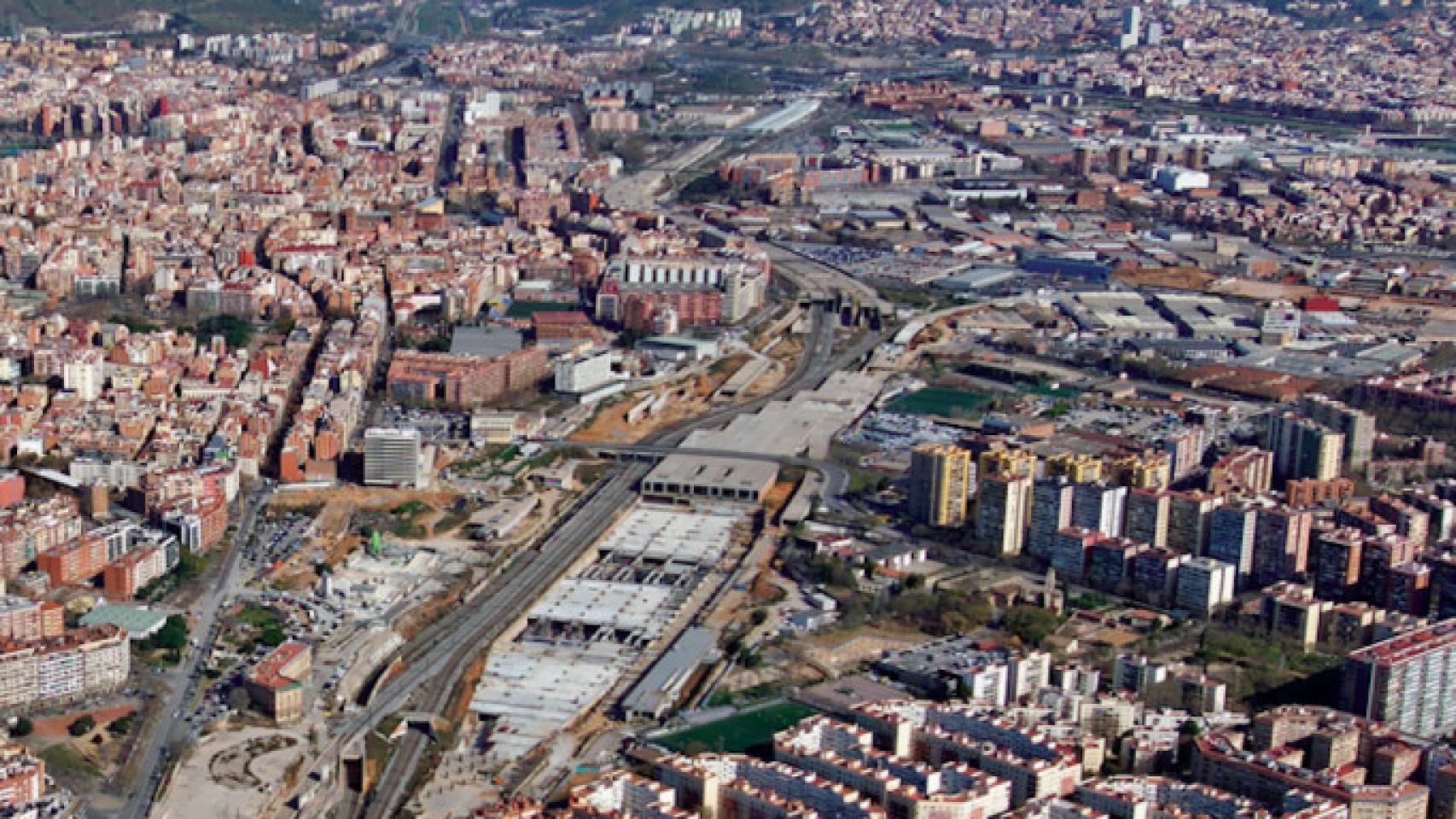 Vista aérea de las obras de la futura estación de la Sagrera y las nuevas vías del AVE / BSAV