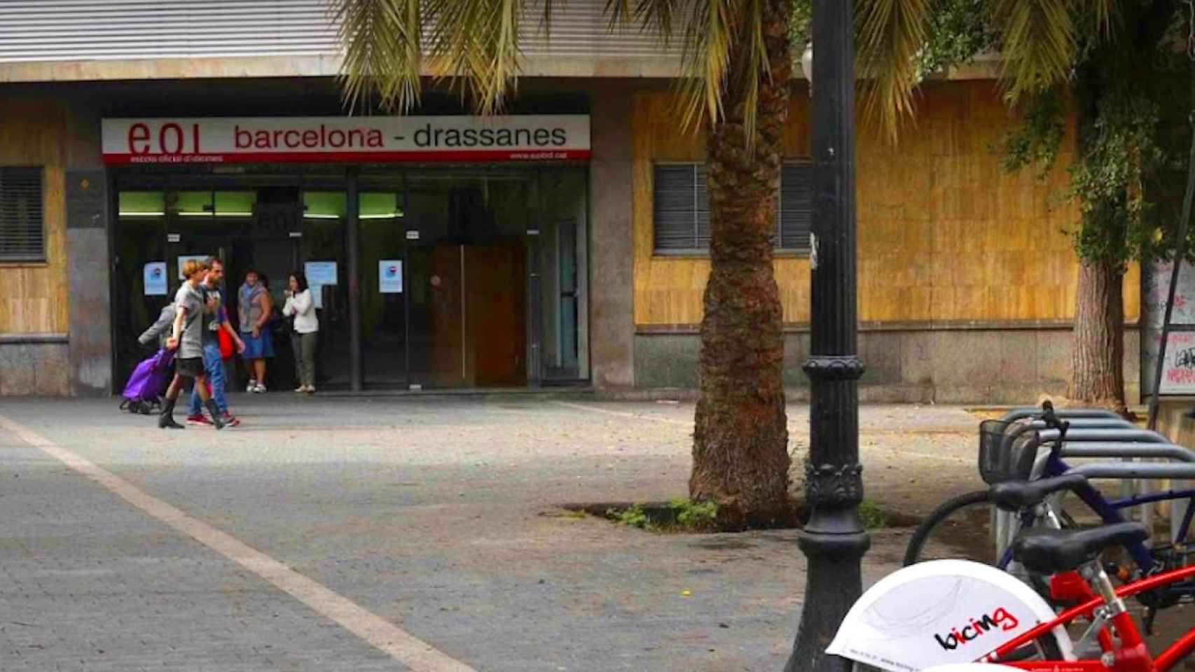 Fachada de la EOI Drassanes, la escuela de idiomas denunciada por Metrópoli Abierta que ya ha cifrado los primeros cuatro casos de coronavirus / AJUNTAMENT DE BARCELONA