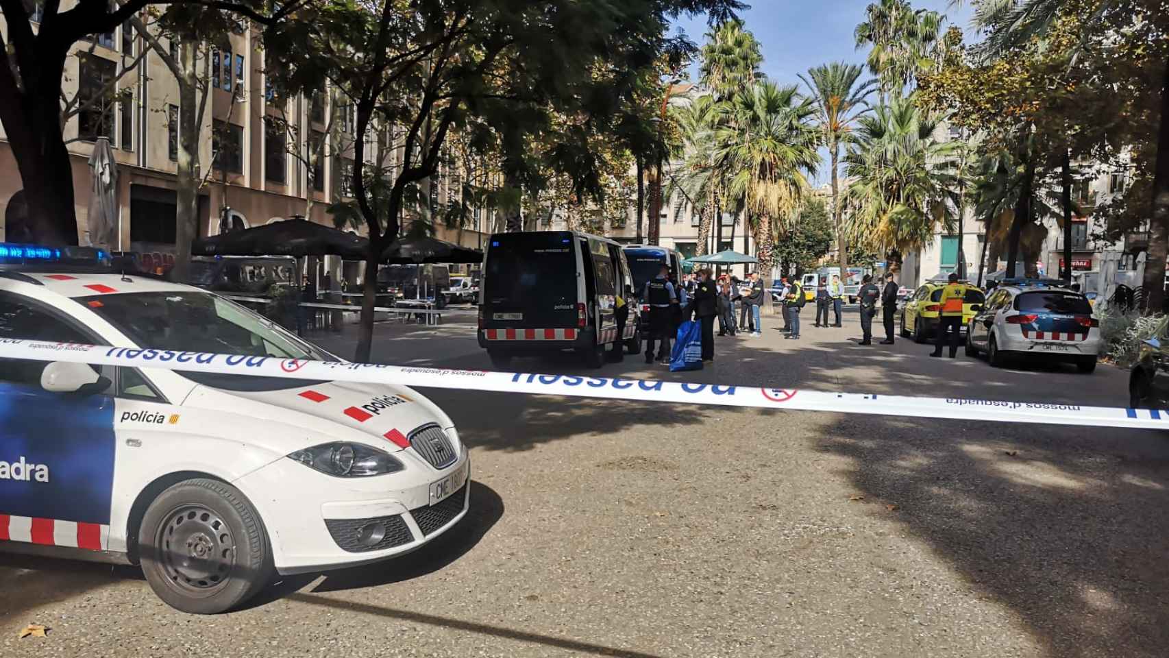 La Rambla del Raval en un operativo policial/ G.A-ARCHIVO