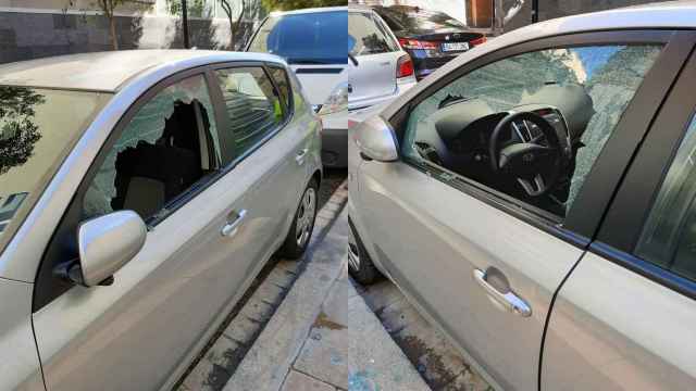 Coche con los cristales rotos por un robo en el Raval / TWITTER - Raval Sud