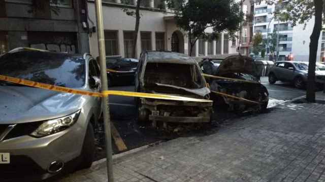 Imagen de archivo de coches quemados en el Guinardó / TWITTER