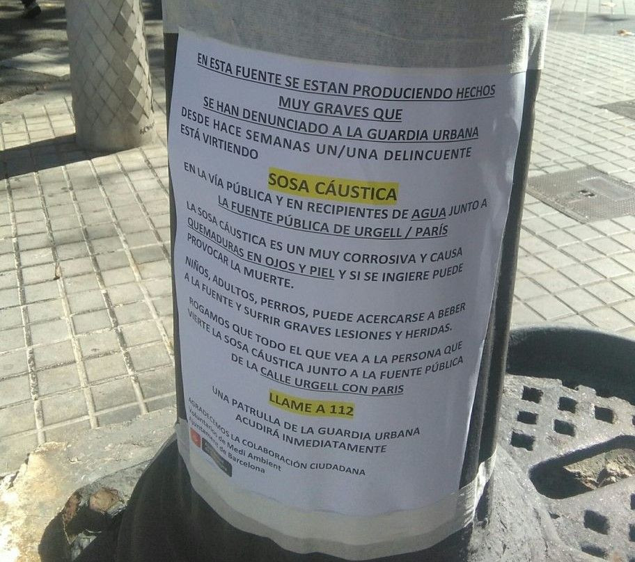 El cartel, en la fuente del Eixample / MA