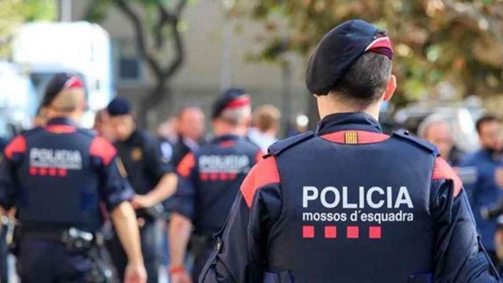 Varios agentes de los Mossos d'Esquadra en una imagen de archivo / EFE