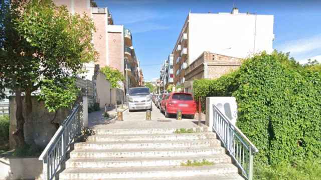 Escaleras que delimitan la calle Madriguera y que serán eliminadas al realizar la conexión con Via Barcino en Barcelona / MAPS