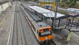 Fotografía de archivo de un tren de Rodalies en Sabadell / ÓSCAR ESPINOSA