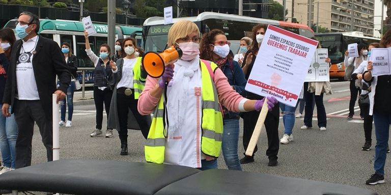 Manifestantes en la movilización de esteticistas en la avenida Diagonal / RP