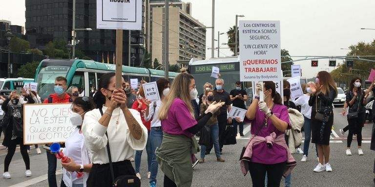 Manifestantes cortan la avenida Diagonal / RP