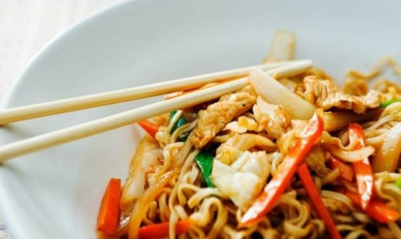 'Noodles' con vegetales y gambas del Petit Bangkok / GLOVO