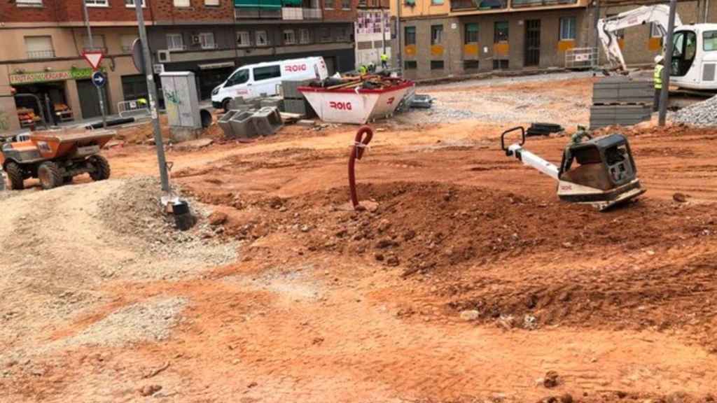 Obras en la Plaza Azorín de Badalona / PSC BADALONA