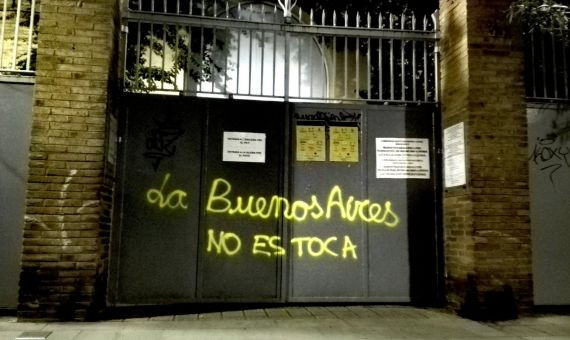 Pintada de apoyo a los okupas en la iglesia de Sant Pacià / TWITTER