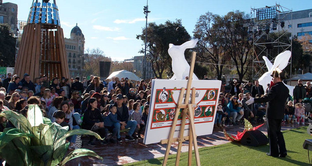 Imagen de una actividad en plaza Catalunya en la Navidad del 2019 / AJ. DE BCN