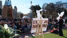 Imagen de una actividad en plaza Catalunya en la Navidad del 2019 / AJ. DE BCN