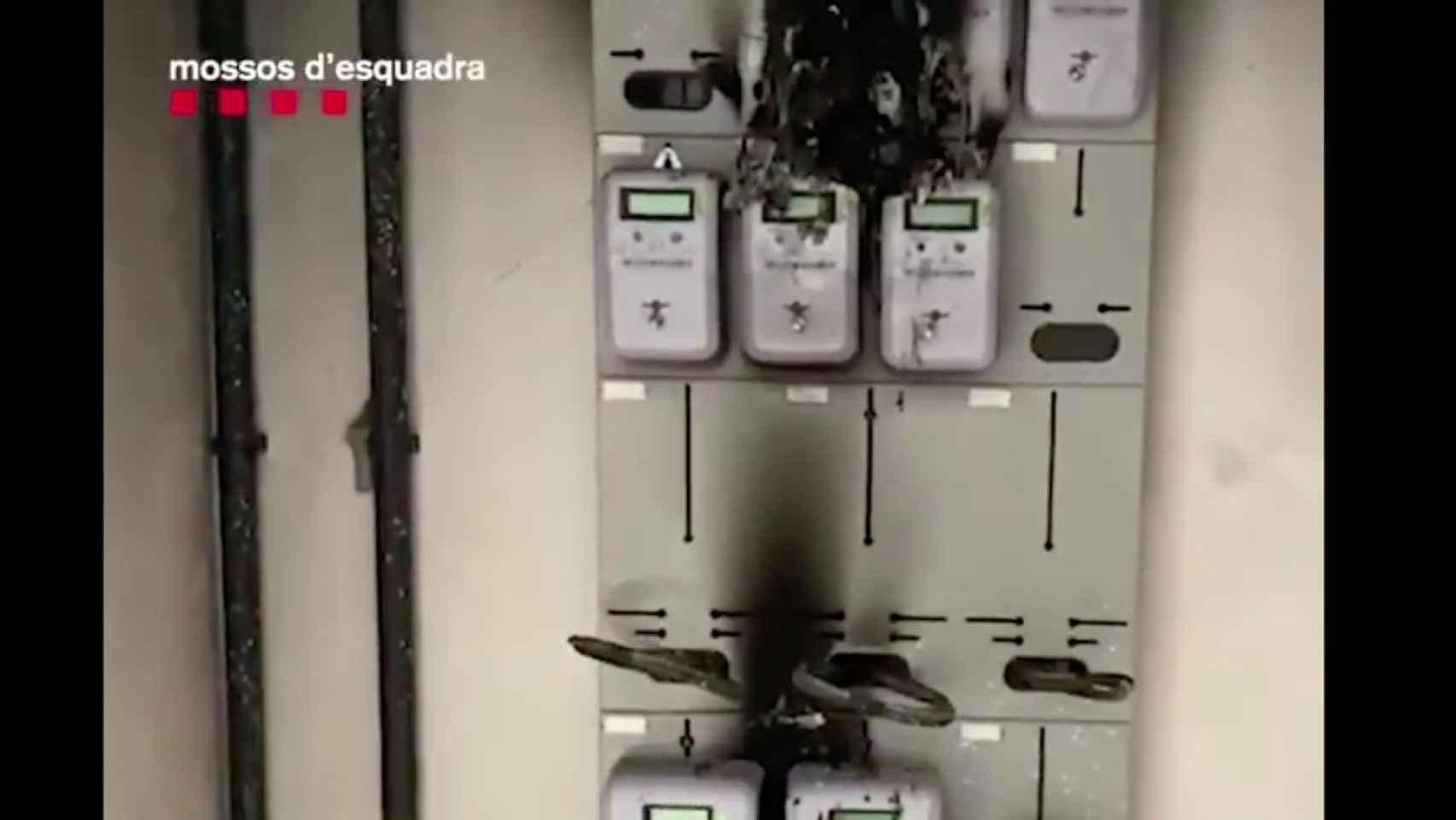 Contadores de la luz calcinados en Barcelona / MOSSOS D'ESQUADRA