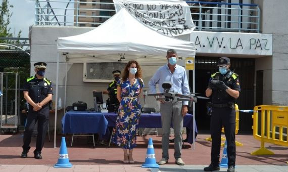 El alcalde de Badalona, Xavier García Albiol, en una inauguración de un dron policial este verano / AYUNTAMIENTO BADALONA