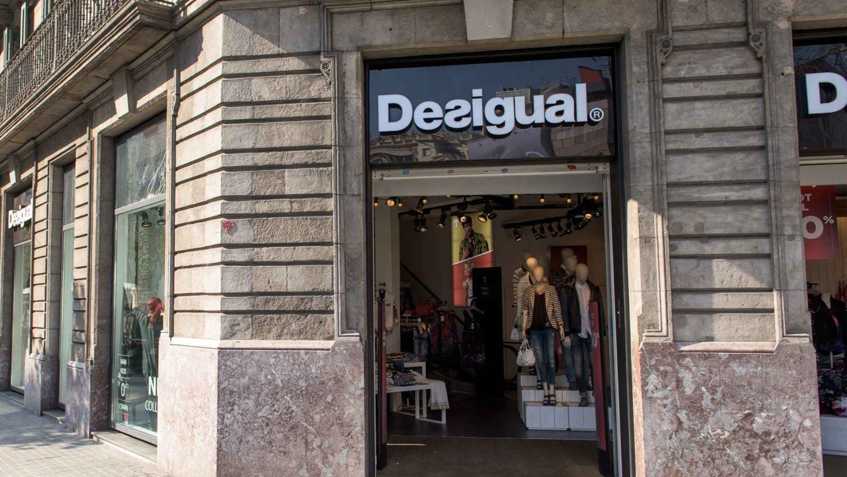 Exterior del comercio de Desigual situado en Paseo de Gràcia / ARCHIVO