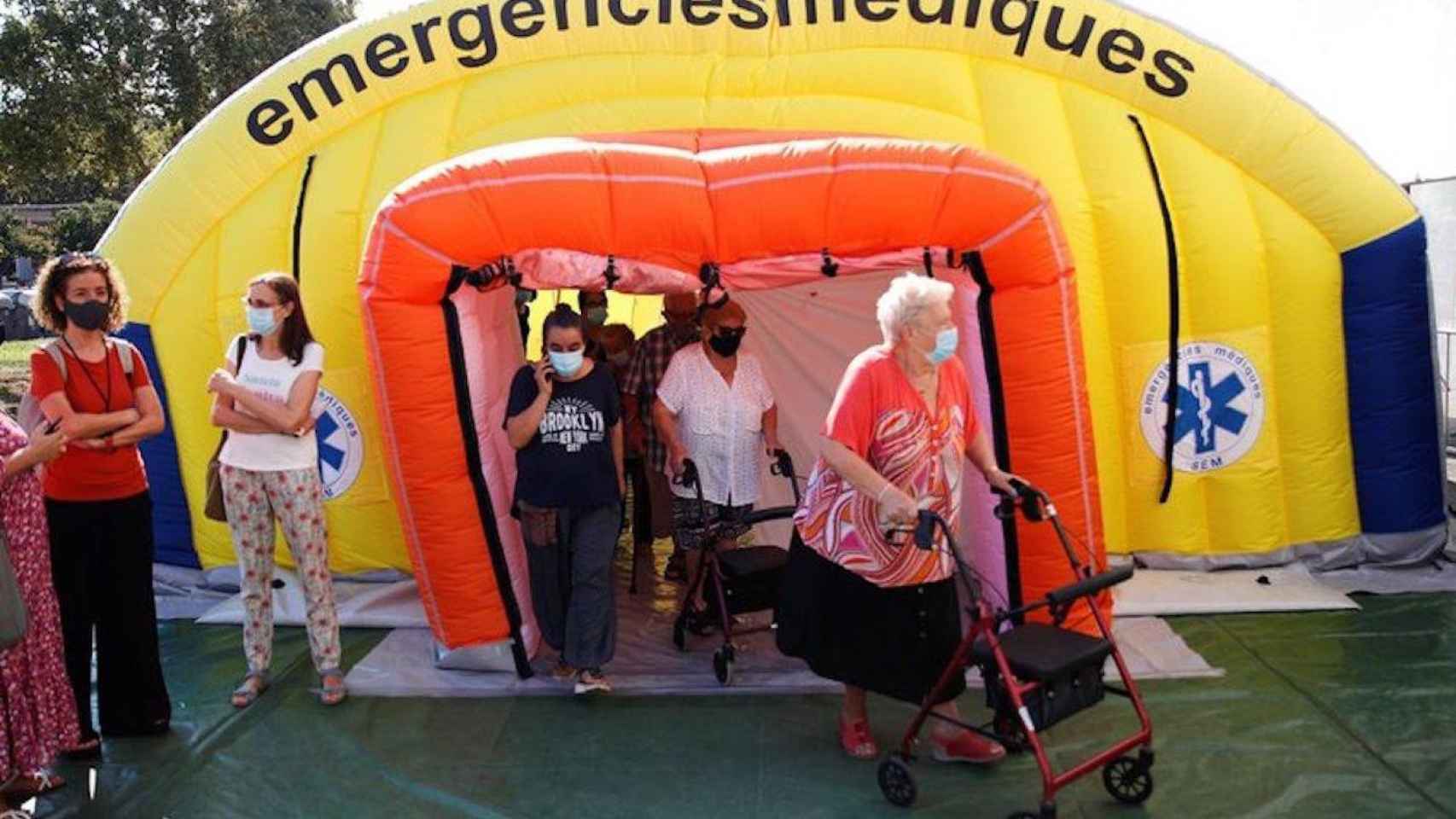 Ambulatorios de campaña instalados en Barcelona durante el verano / EFE