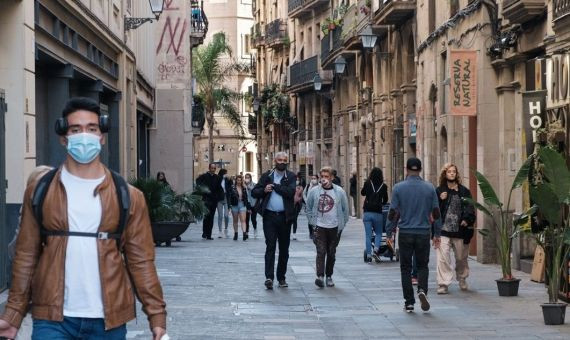 Imagen en profundidad de la calle Tallers, en el Raval de Barcelona / PABLO MIRANZO                