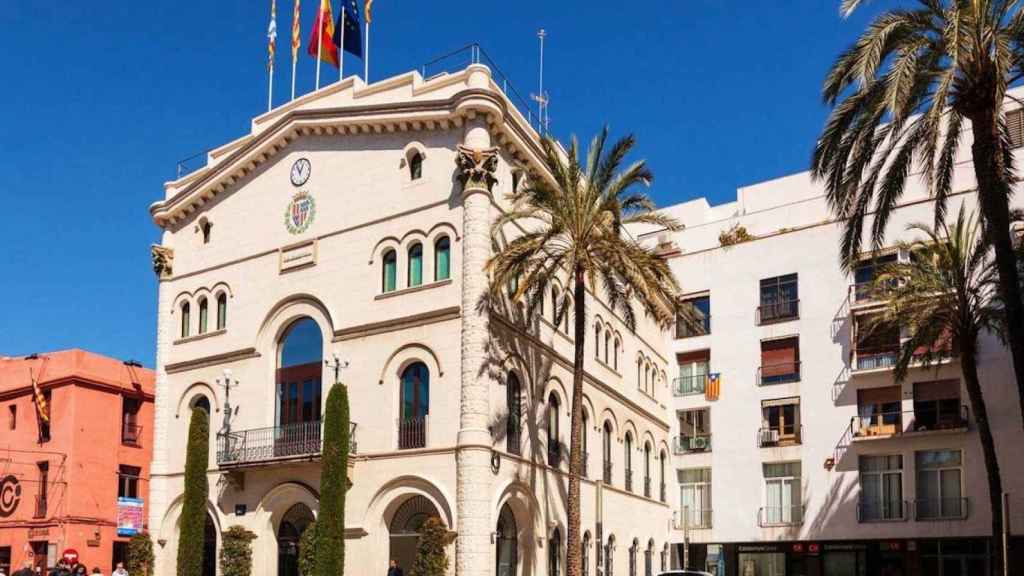 Fachada del Ayuntamiento de Badalona / ARCHIVO