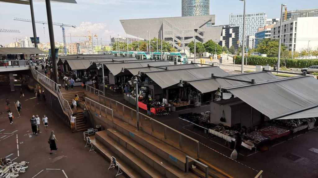 Ambiente en el mercado de los Encants en un mediodía de 2020 / G.A