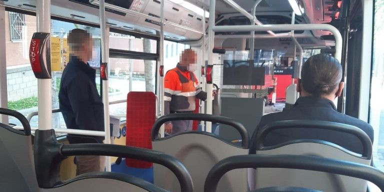 Dispositivo de seguridad en un bus de TMB / METRÓPOLI ABIERTA