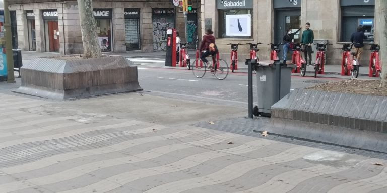 Espacio de la Rambla del que ya se ha retirado una floristería / JORDI SUBIRANA