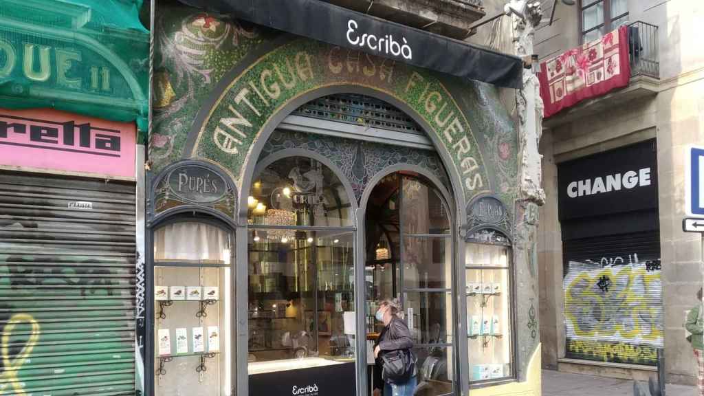 La pastelería Escribà ha reabierto en la Rambla / JORDI SUBIRANA