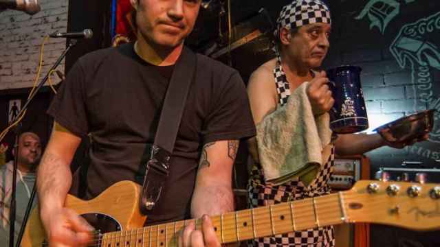 Jaume Orriols (J.O.), actual guitarrista de Decibelios detenido por mantener sexo con menores y grabarlas / FACEBOOK